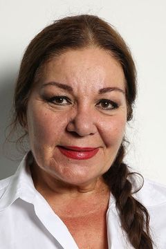 Bedia Ener interpreta Aliye Özgür