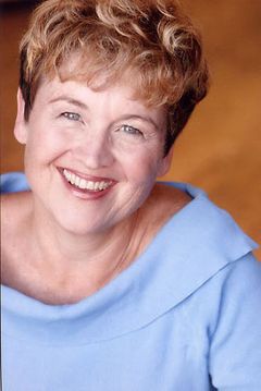 Mary Kathleen Gordon interpreta Airline Representative