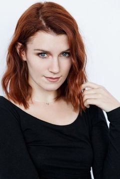 Katy Breier interpreta Bling
