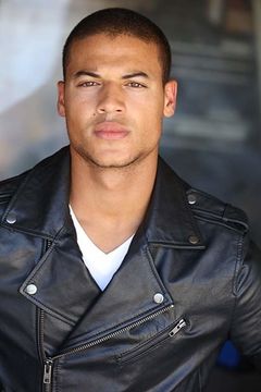 Jan Luis Castellanos interpreta Truman Quirk