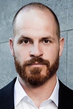 Marc Benjamin Puch interpreta Robert Ashcroft