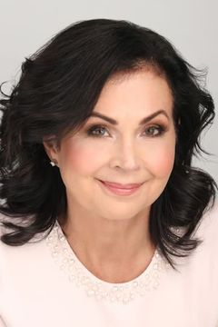 Robyn Bradley interpreta Aunt Audrey