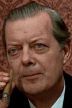 Victor Harrington interpreta War Room Aide (uncredited)