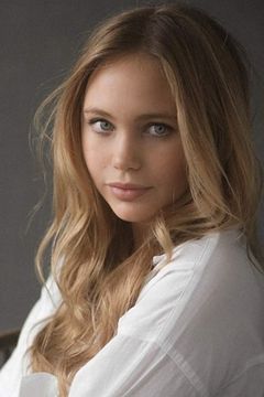 Tallulah Evans interpreta Little Girl in Photobooth