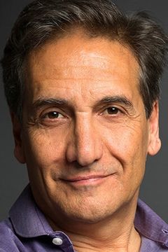 Paulo Matos interpreta Peyrus