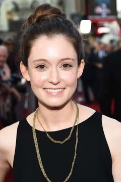 Hayley McFarland interpreta Emily Lightman