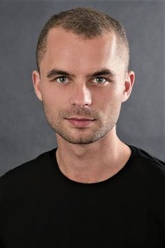 Geoffrey Couët interpreta Vendeur magasin hommes
