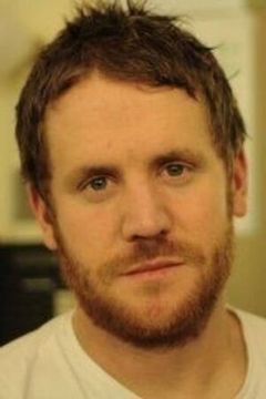 Ian Lloyd Anderson interpreta Gary