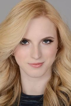 Whitney Meyer interpreta Graduation Guest