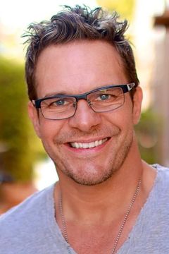 Lance Palmer interpreta Baby's Dad
