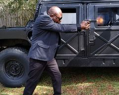 Eric Pettway interpreta Extraction Team Member (uncredited)