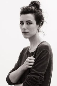 Alexandra McGuinness interpreta Local Gal
