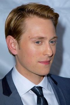 Eric Nelsen interpreta Additional Voices (voice)