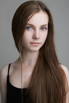 Molly Harmon interpreta Fisher Girl