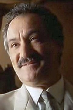 Nunzio Gallo interpreta Il finto padre