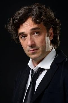 Vincenzo Ferrera interpreta operaio