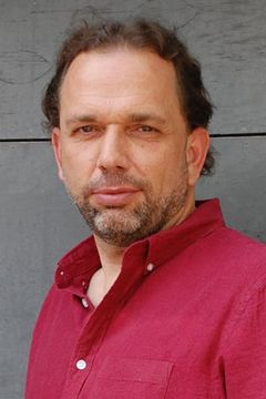 Philippe Hartmann interpreta Daily News Reporter (uncredited)