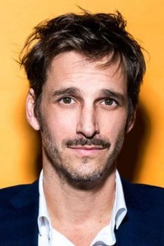Max von Thun interpreta Sebis Vater