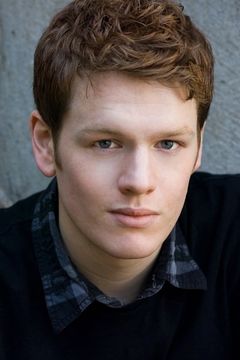 Daniel Rindress-Kay interpreta LT. Gary Smith