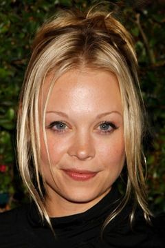Alexandra Holden interpreta Natasha Waverly