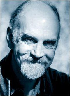 Alan Tall interpreta Elder Stewart