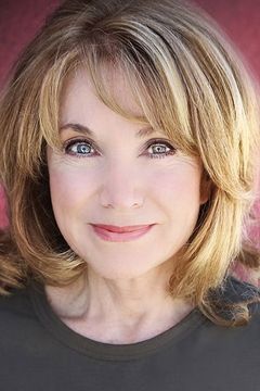 Janet Wood interpreta Talkative Mom