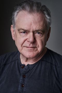 Kevin McNally interpreta Carl-Friedrich Goerdeler