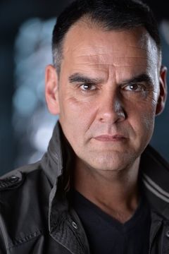 Christopher Dempsey interpreta Border Guard