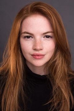 Ceara Coveney interpreta Elayne Trakand