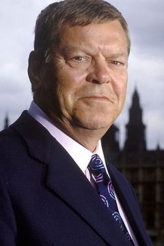 Warren Clarke interpreta Colonel von Horst