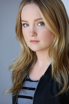 Emma Howard interpreta Emily