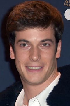 Léo Dussollier interpreta Rudolf Nureyev