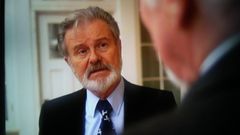Lare Roberts interpreta Movie Patron (uncredited)