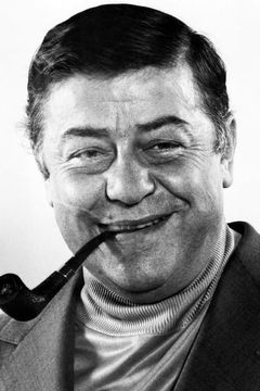 Francis Blanche interpreta Captain Hans Vogel