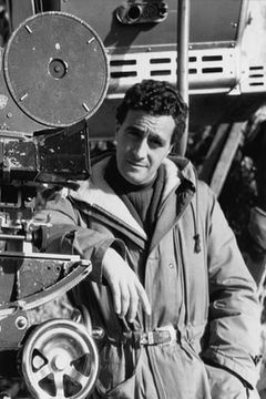 Giuseppe De Santis interpreta Narrator (voice) (uncredited)
