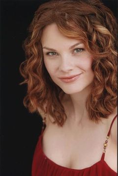 Elizabeth Ann Bennett interpreta Ant / Bunny (voice)