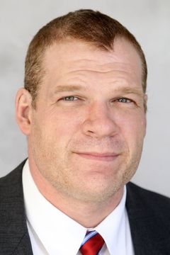 Glenn Jacobs interpreta Lieutenant Cronin