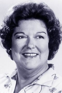 Peggy Rea interpreta Ivy Baker