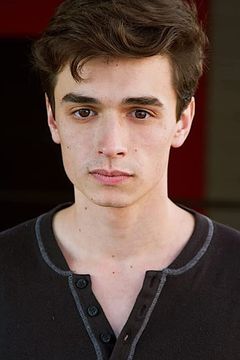Benjamin Papac interpreta Jeff Hobbs