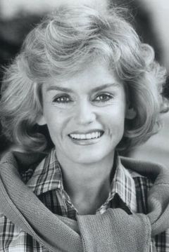 Sharon Farrell interpreta Carol