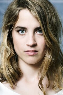 Adèle Haenel interpreta Léa