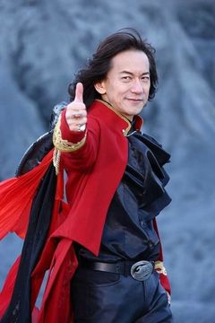 Diamond Yukai interpreta Commercial Director