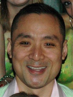 Robert'Toshi' Kar Yuen Chan interpreta Triad Boss
