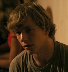 Kel O'Neill interpreta Hippie (uncredited)