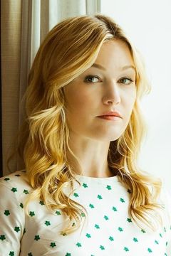 Julia Stiles interpreta Elizabeth