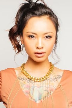 Levy Tran interpreta Desiree