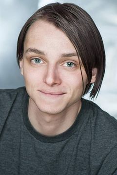 Connor Smith interpreta Carny