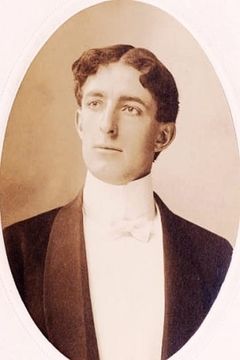 Hugh Sothern interpreta Jesse Beacham