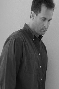 Mark Boudler interpreta Officer Jolly (uncredited)