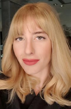 Nadia Falegka interpreta FBI Police